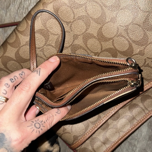 Coach bag & wristlet - Picture 10 of 13